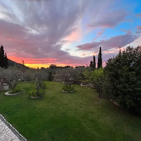 Διαμέρισμα Irini Retreat *